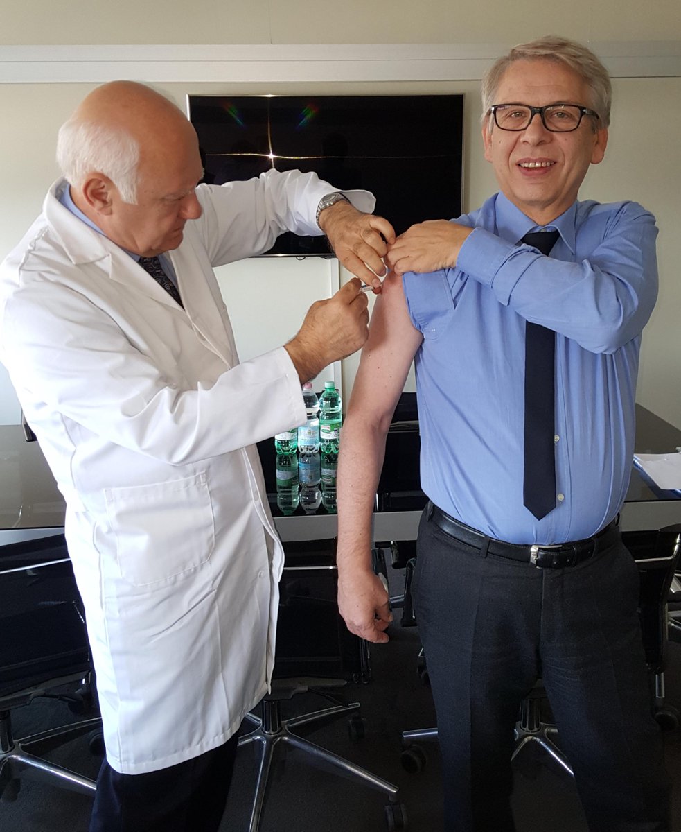 giacomomilillo's tweet photo. #fimmgvaccinationchallenge 
Diamo il buon esempio, dimostriamo ai pazienti la sicurezza dei vaccini #iomivaccinoetu https://t.co/hds8QCJm5l