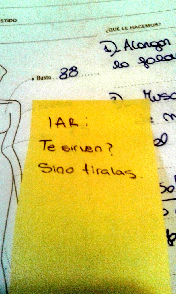 Iaravinn's tweet photo. Llegar y Encontrarme con notitas de @fermaradelli me alegra el día. @CAMBACvestidos me tienen cortita con el orden. https://t.co/TsHWDy9yQP