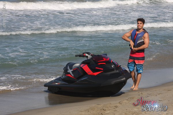 AmorSecretoVV's tweet photo. #TBT Leo @orlodelgado en la playa 😍 https://t.co/Oou7iRyDfg