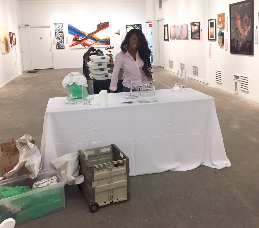 AvenueCDC's tweet image. .@DelectablePIES is setting up a sweet treat table for #ArtontheAvenue! #yum!