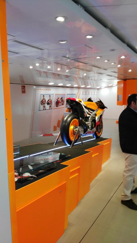CCPlazadeArmas's tweet photo. Ya puedes visitar la Exposición #Repsol #RacingTour en #PlazadeArmas ! Te esperamos! #Sevillahoy https://t.co/kYJFGvlYhY