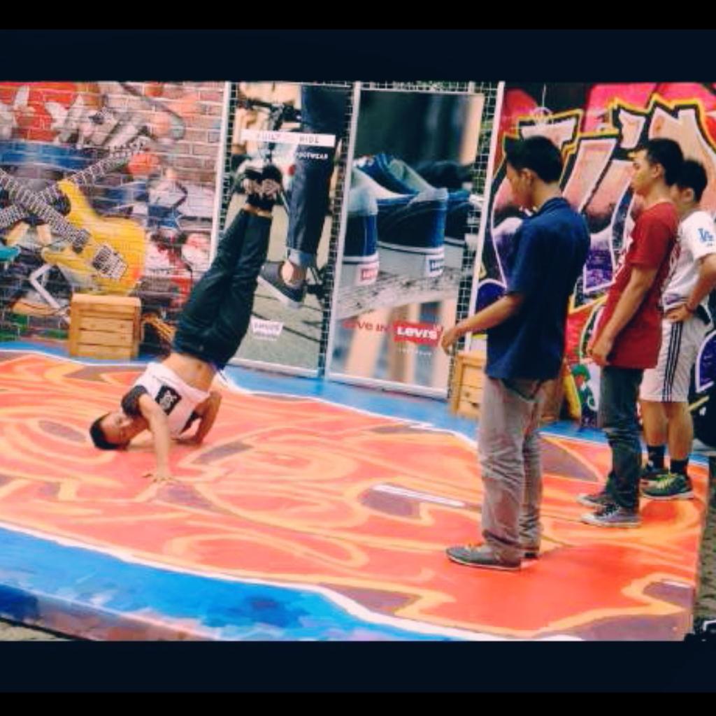 Throwback last week.. Bboy blaze / @Izzulmuslimin1 to the final on Saturday 21 November 2015 !! Keep rockin brath~
