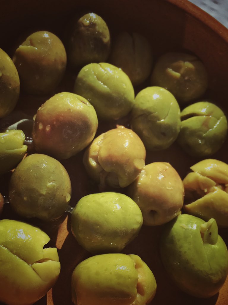 SecretosdeAndal's tweet photo. Pure organic splitted alinada olives. Taste amazing.#olives #spain #gourmet #SDA #secretosdeandalucia https://t.co/u8GnS7VxjC