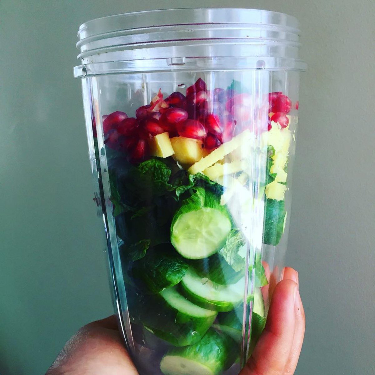 TotalRenu's tweet photo. #Repost @desert.vegan
・・・
Felt like having something refreshing just now. • cucumber
• pomegranate • ginger
• min... https://t.co/pb04OERQYX