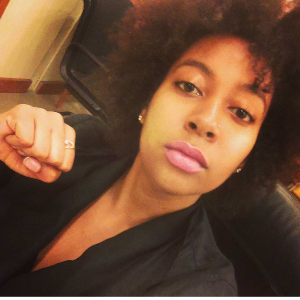 NJShutItDown's tweet photo. Queens Supporting The Movement #COLLEGEBLACKOUT #mizzou #ConceredStudent1950 https://t.co/8BDnzQvOR5