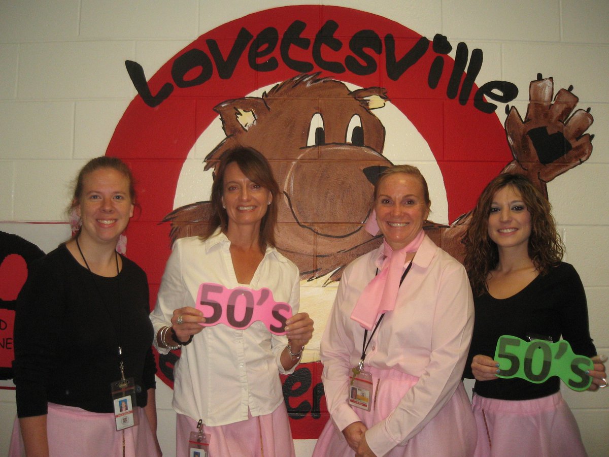 LovettsvilleES's tweet photo. 1st Grade is celebrating the 50th day of school @LovettsvilleES in true 50's style!! #lov16 https://t.co/DdOy9tHt2W