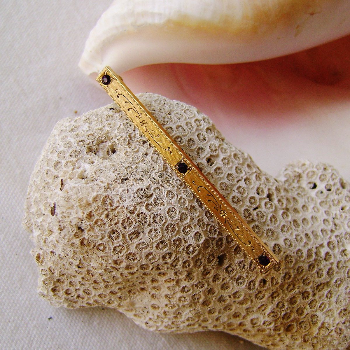 BobClough1's tweet image. Gold Plated Rhinestone Bar Pin Ca 1910 Foster Bailey etsy.com/listing/230112… #etsygift #EtchedPattern