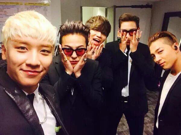 vipsg28's tweet photo. やっぱりBIGBANG一番大好き。
ほんとに大好き😭😭
びっぺんでよかった
お兄さん達かっこよすぎるからー😭💕
さらんへーーこまうぉーー https://t.co/WvQ1iVoh2V