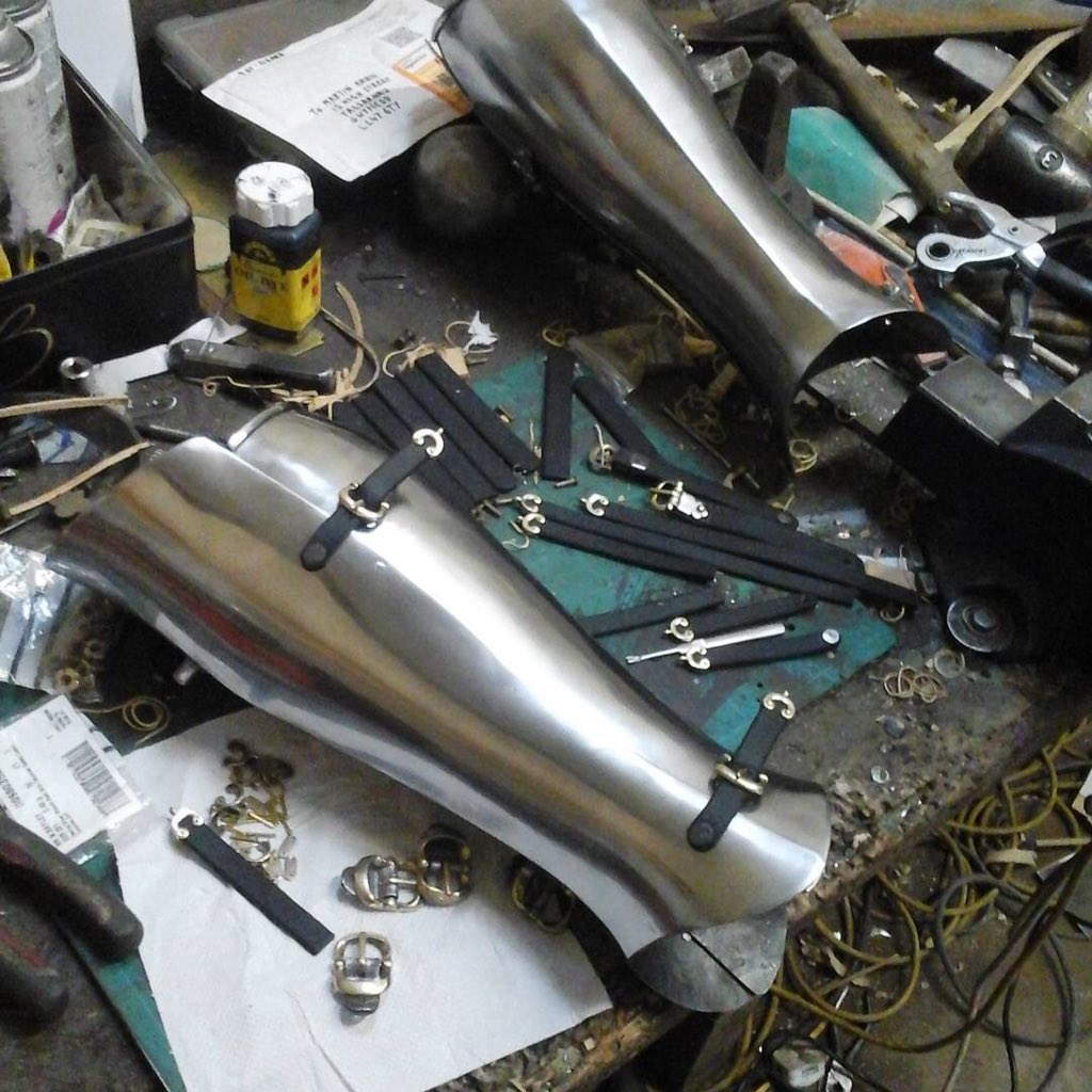 chrisbx515's tweet photo. Greaves now #straped #armour #medieval #15thcentury #jousting https://t.co/XMQlDrzV1B