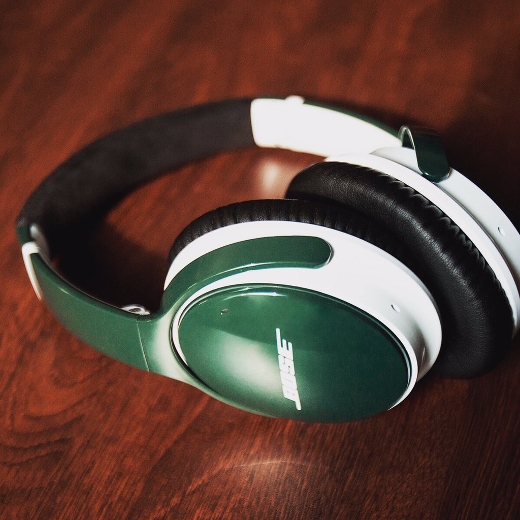 Revis24's tweet photo. Show your @NYJets colors &amp; customize your @Bose #QC25 headphones to win a trip to #SB50.  https://t.co/xgANiOKlAH https://t.co/BK4SNS6pS1