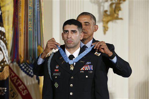 hotbeak's tweet image. Former Army captain who tackled suicide bomber awarded #MedalOfHonor hotbeak.com/3F0Q8J