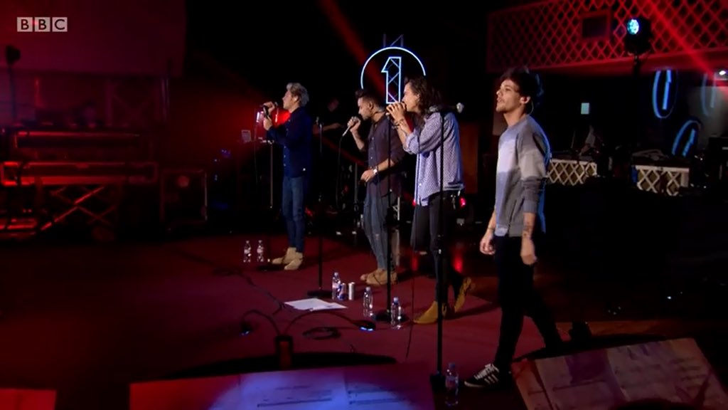 CelebMix's tweet photo. Thank you for Torn, @onedirection. It's been an incredible five years. #1D1R1LiveLounge https://t.co/ugqiA4kuAx