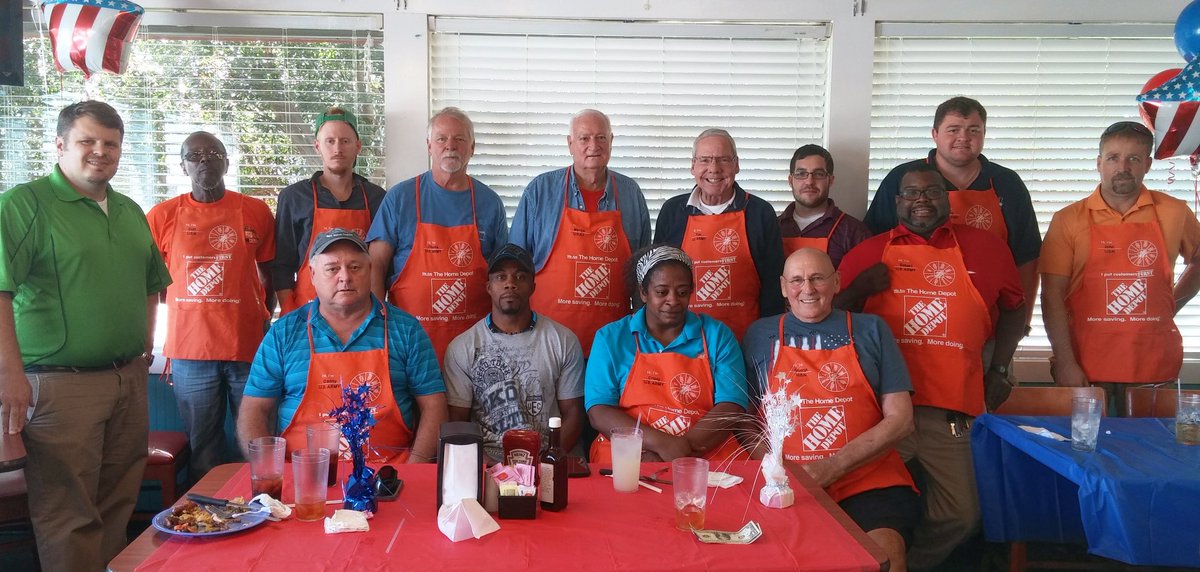 JulieCribbTHD's tweet photo. Veterans Day Luncheon Store 3629. Thank you for your service!!! #VeteransDay #str3629dst248 https://t.co/Fh8c4k69dn
