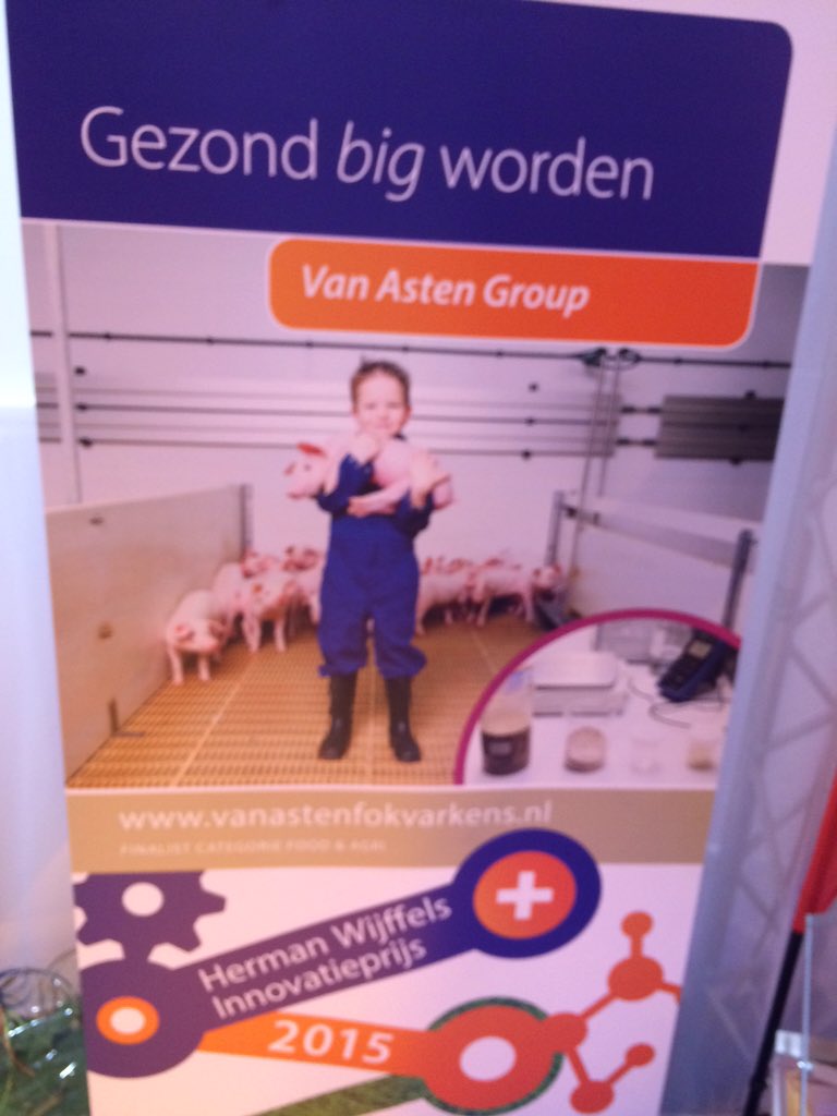 asten_marko's tweet photo. @asten_marko winnaar publieksprijs #hwi2015. Dankjewel voor het stemmen. Positieve publiciteit #varkens https://t.co/Y9OJvADd4v