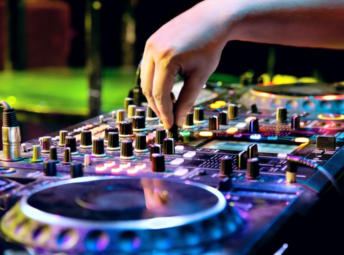 thecityofirving's tweet photo. #Teens: Get ready for a night of music, fun & friends at #teenjam this Sat. @ 7 pm https://t.co/Pnsf2E4RSN https://t.co/2bSO80i5VW