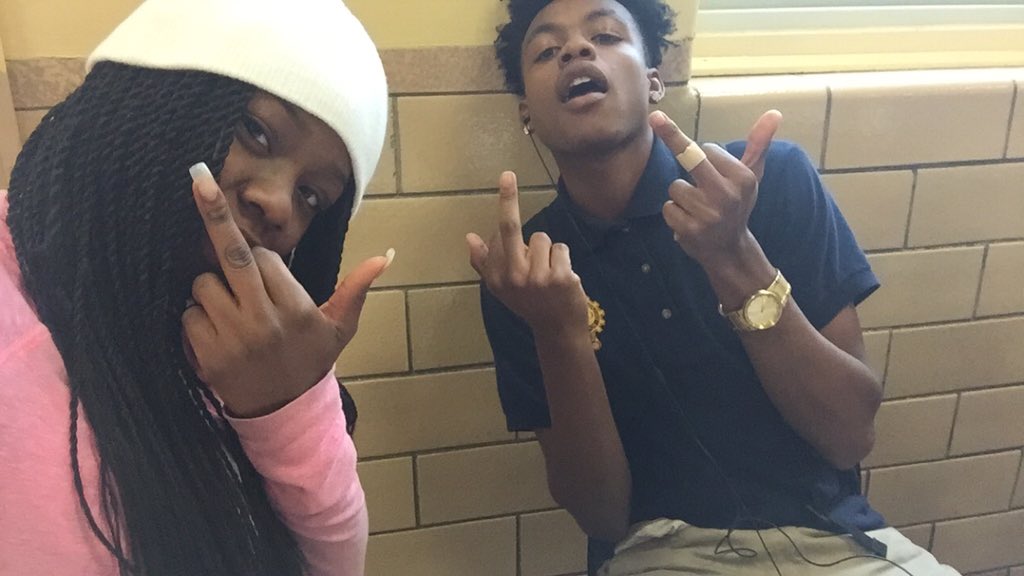 Murdaaaa_'s tweet photo. That's my bestfriend 👫😈 that's my bestfriend 😌 https://t.co/04sQu1ZBXw