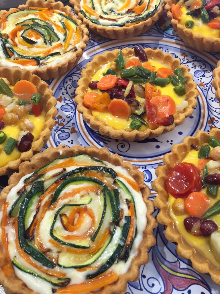 Lamanuinpasta's tweet photo. Crostatine di pasta frolla con verdure e crema pasticciera salata https://t.co/uLR2hHQdin