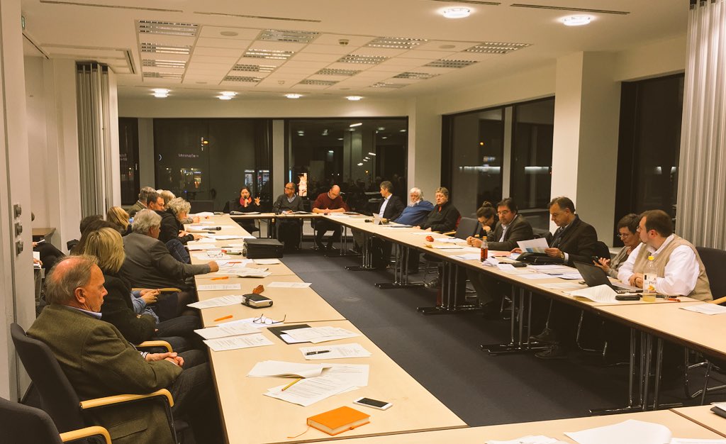 Gerade läuft die Sitzung des Hauptausschusses der #BVAltona - TOP fast ausschließlich zur Flüchtlingsunterbringung