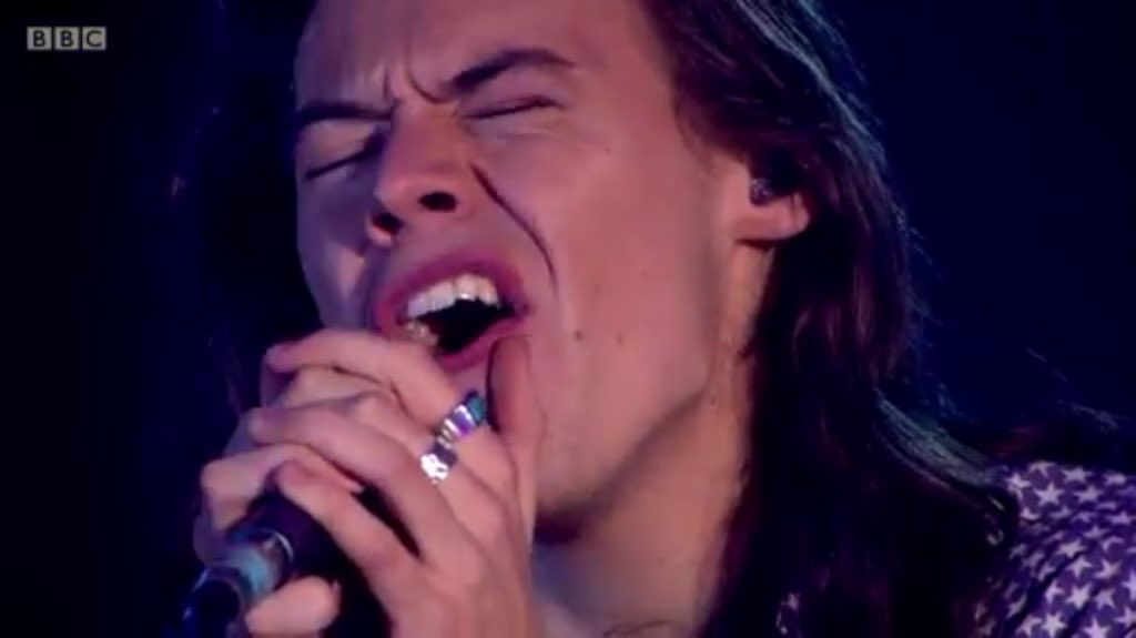 blissfullybre's tweet photo. We all know Harry wasn't feeling well / had to be on voice rest but he was so incredible๐ญ๐๐he did it for us๐-C https://t.co/X29irgC7tp