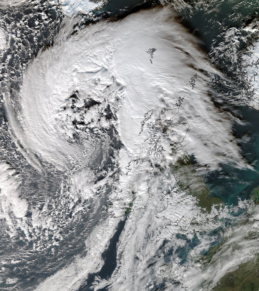 Glasgow_Times's tweet photo. Glasgow Central trains update on the #StormAbigail blog: https://t.co/XMDify9oQg @NetworkRailGLC https://t.co/j7httWQyEv