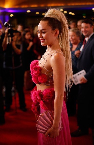 ExtraMileyCyrus tweet picture