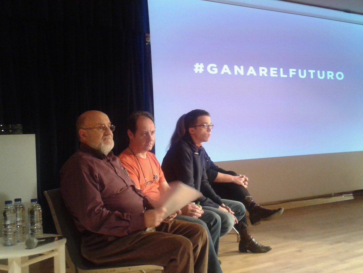 PODEMOS's tweet photo. A punto de empezar el acto de @ierrejon con @PodemosHortalez #ErrejonHTZ https://t.co/fPhni2Gerf