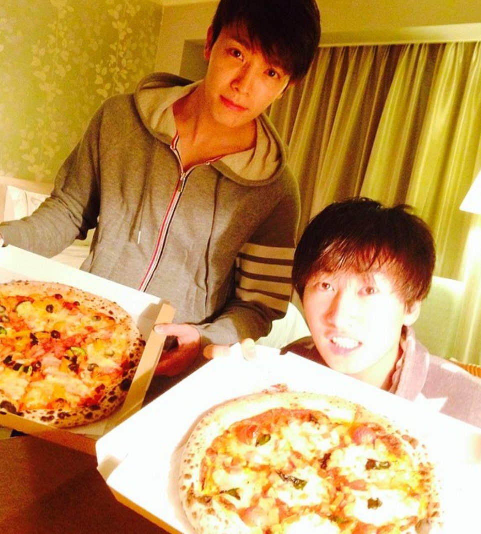 leedonghae186's tweet photo. Pizza time with Eunhyuk😃 D&amp;E  #Hae https://t.co/YSg6ah2mke