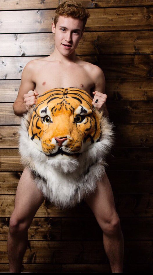 BoyWonderOneMan's tweet photo. @RoccoSteeleXXX Daddy meet #adorable @NateMorganXXX he is #amazing #birthdayissoon #workingwithDaddy #greatpresent https://t.co/1KVyOLkwMV