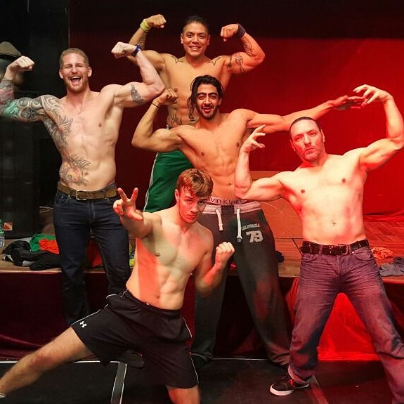 JUVENTUDGUERRE2's tweet photo. #Thisis #How #weParty #FinestLucha #Inda #Houseofjuice @LuchaBritannia @Vanderhorne @WillOspreay #RockingPower !!!! https://t.co/X5JI77ybiq