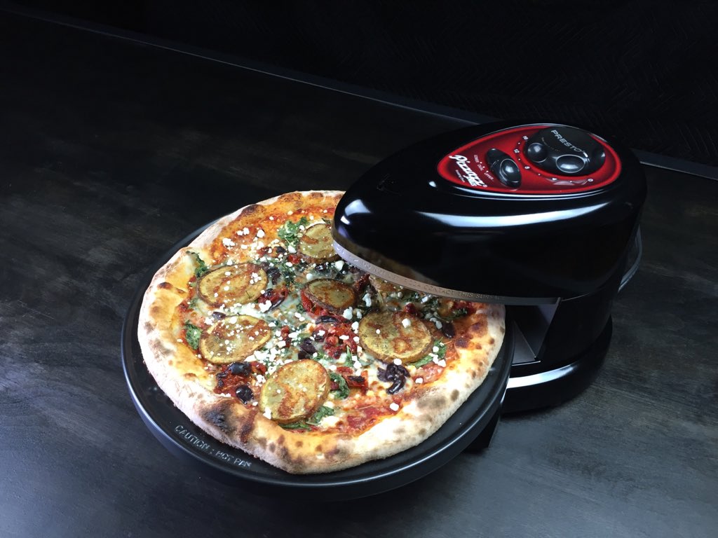 JayLoecken's tweet photo. Potato pizza! https://t.co/sg7FFiT7gn