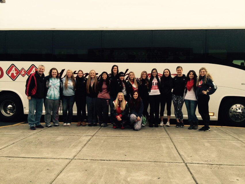 syncantu's tweet photo. And we are off to freaking STATE ❤️🏐 #OthelloYB16 https://t.co/adsyUfb6Mn