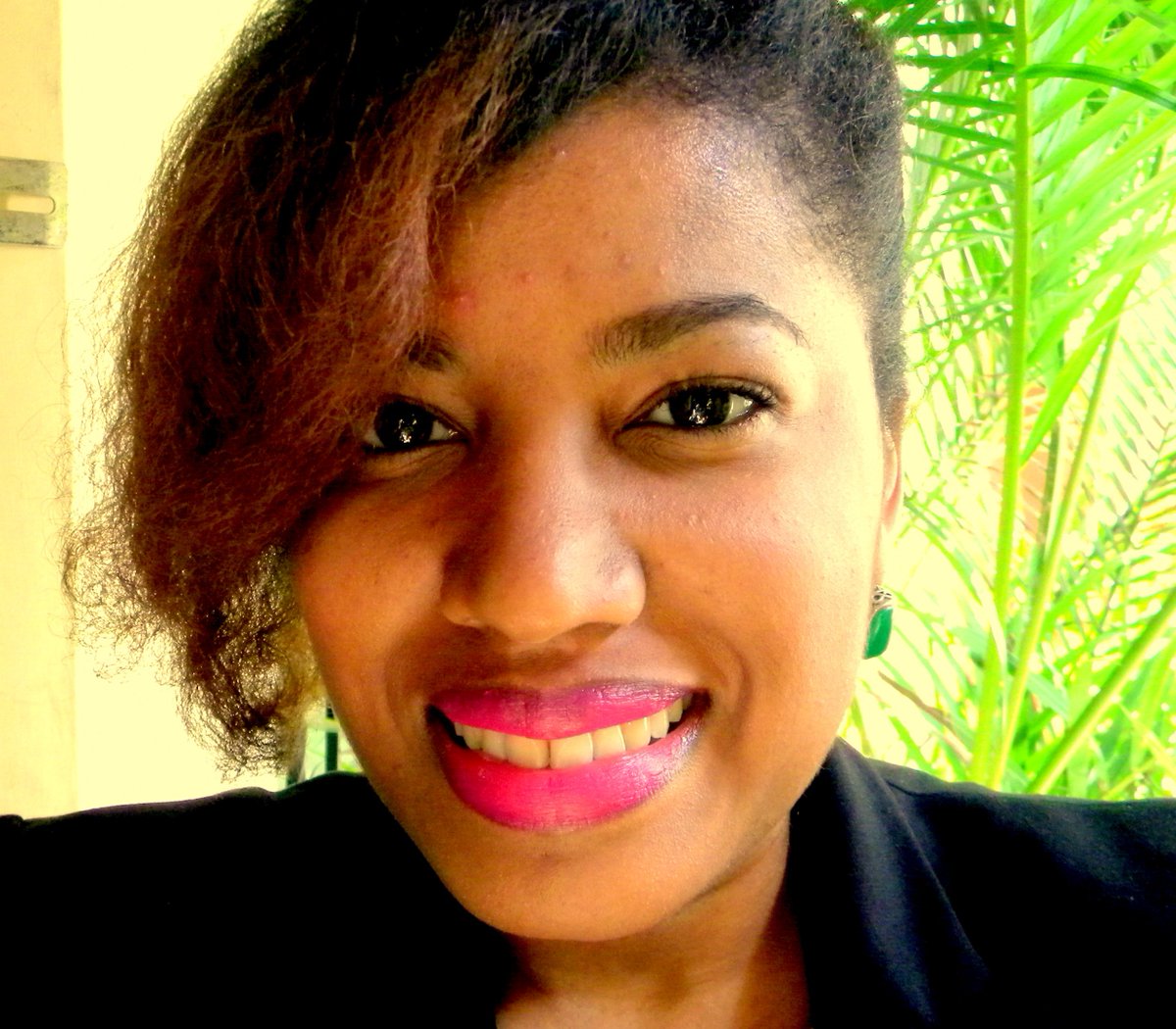 greysisdelacruz's tweet photo. #Aprobado Se puede vivir sin #desrizado Y eso me encanta!
Nací libre y libre viviré.#afrolatina #natural https://t.co/EKNVXMfCyM
