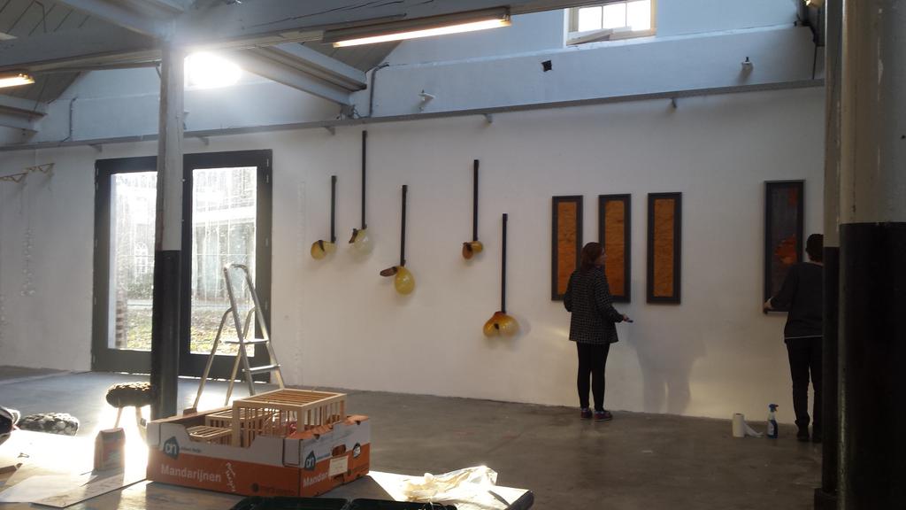 Laatste loodjes <a href="/duvelhok/">Duvelhok</a> met <a href="/StudioJKL/">Jan Koen Lomans</a> en Marinke van Zandwijk. Opening zondag as. 15.00 uur.