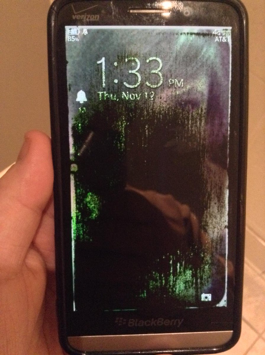 ImAtTheBridge's tweet photo. Note to self: don't screw things too tightly. #brokenlcd https://t.co/gGMm4AyGC1