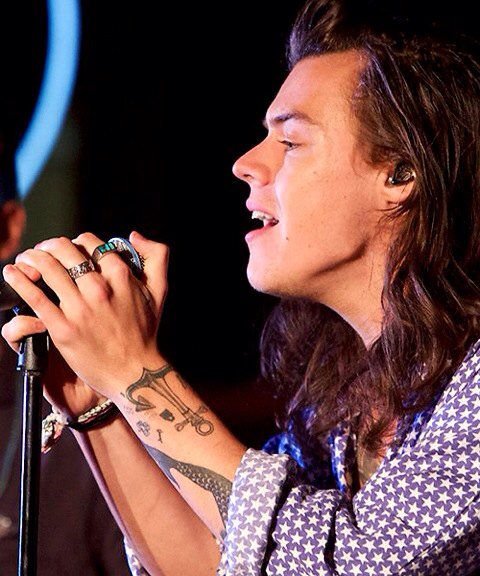 fleurlarry tweet picture