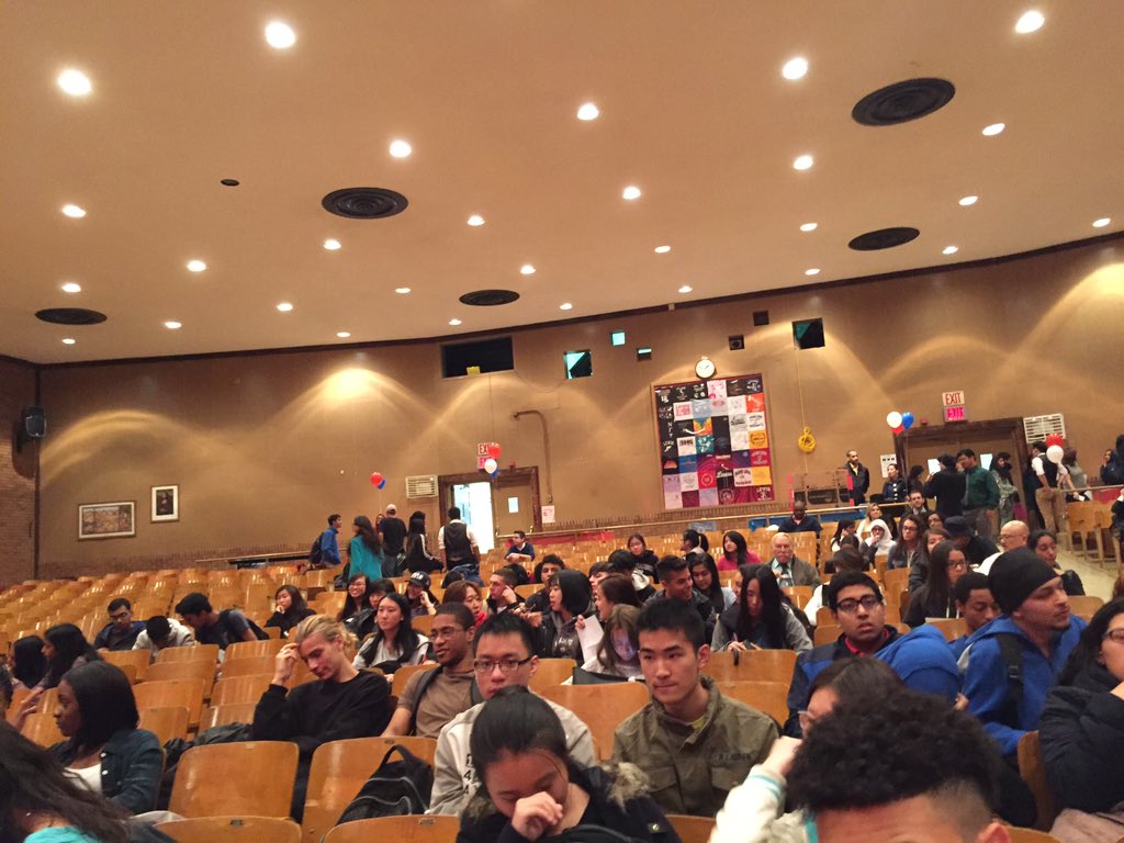 diana_kofman's tweet photo. Nice turnout for the First Annual FLHS Mock Election Debate! #mockthevote https://t.co/ghs0SJMJXp