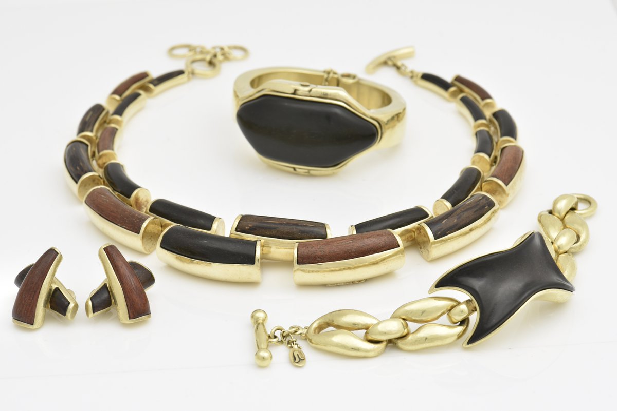 VaubelDesigns's tweet photo. Take a sneak peek at our latest luxury collection! Book personal shopping here: https://t.co/t23XF7e91k #jewelry https://t.co/AD6wGi3ZH6