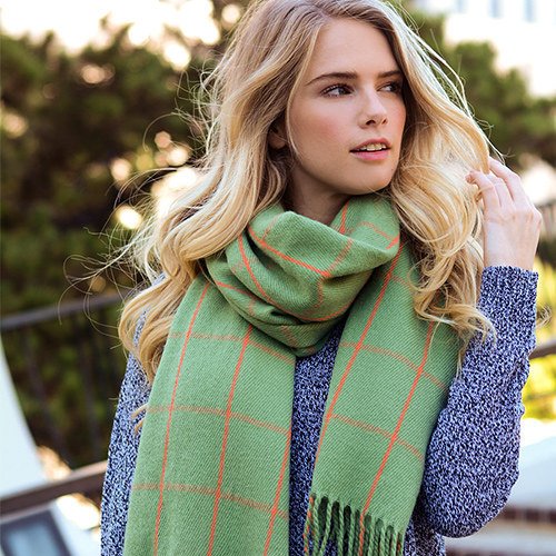 With the weather turning cooler, reach for these soft accessories to chase away the chill: zuli.ly/1HDDohQ