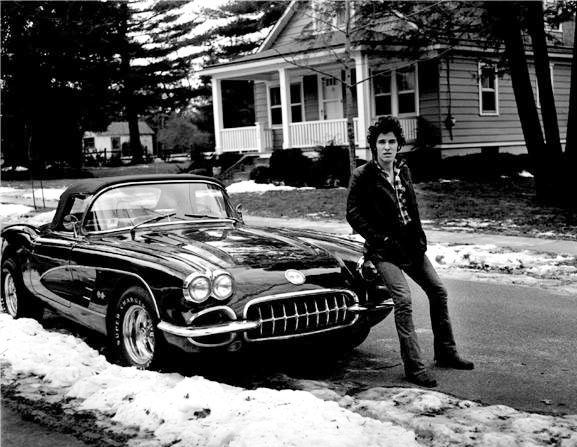 xtreme_photo's tweet photo. Las estrellas del #rock y sus coches clásicos.

Bruce #Springsteen. New Jersey 1978.  #Corvette 1960 https://t.co/gXhhgOBf1d