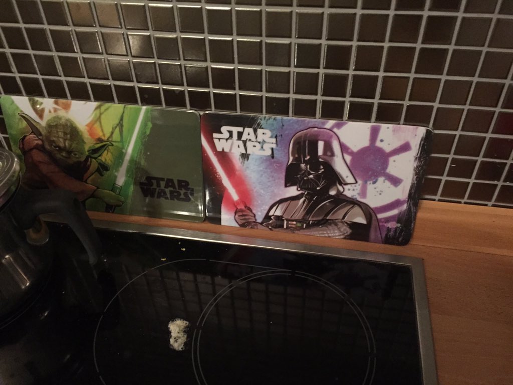 lukasabels's tweet photo. Neue #StarWars Schneidebretter erworben! Nerding just reached the next level ;) #treatyoself https://t.co/bz89wv4YM4