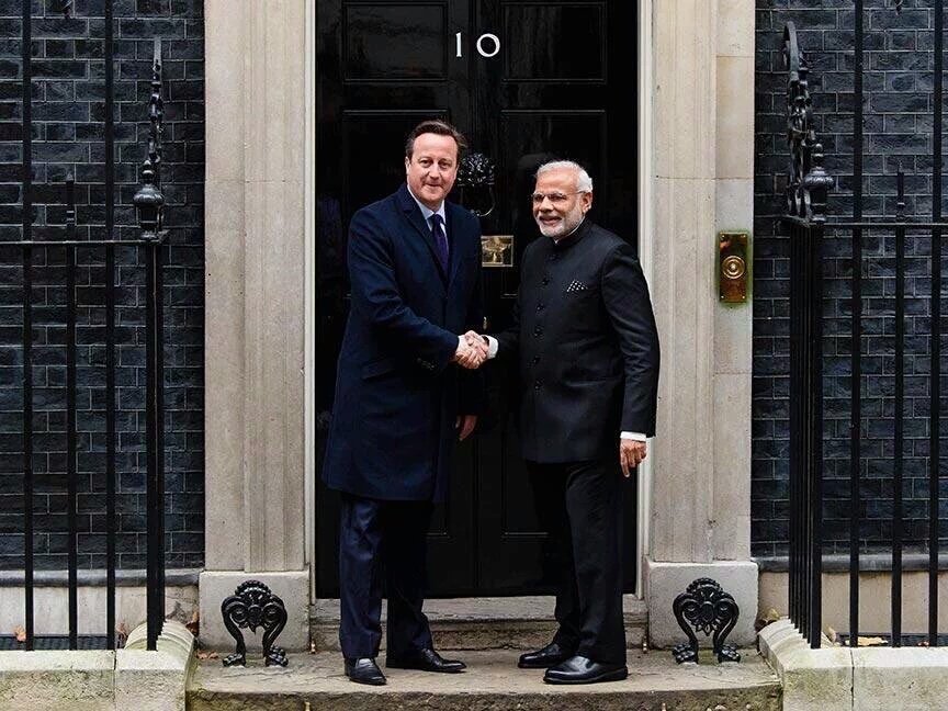 Unfortunate_Er's tweet photo. And the Red Carpet goes missing...
#ModiOnTour https://t.co/HTLpXmx8IC