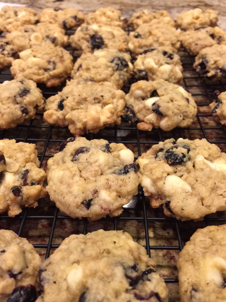 themixchix's tweet photo. Everyone needs some milk and cookies on a day like today! @themixchix #cookies #baking #dessert #chocolate https://t.co/PZl3VtNPFi