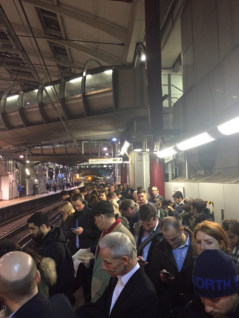 mariawhitejourn's tweet image. @TLRailUK THIS IS AN ABSOLUTE JOKE!!!!! Waiting 45 mins so far for a train! #Thameslink #londonrail #trains