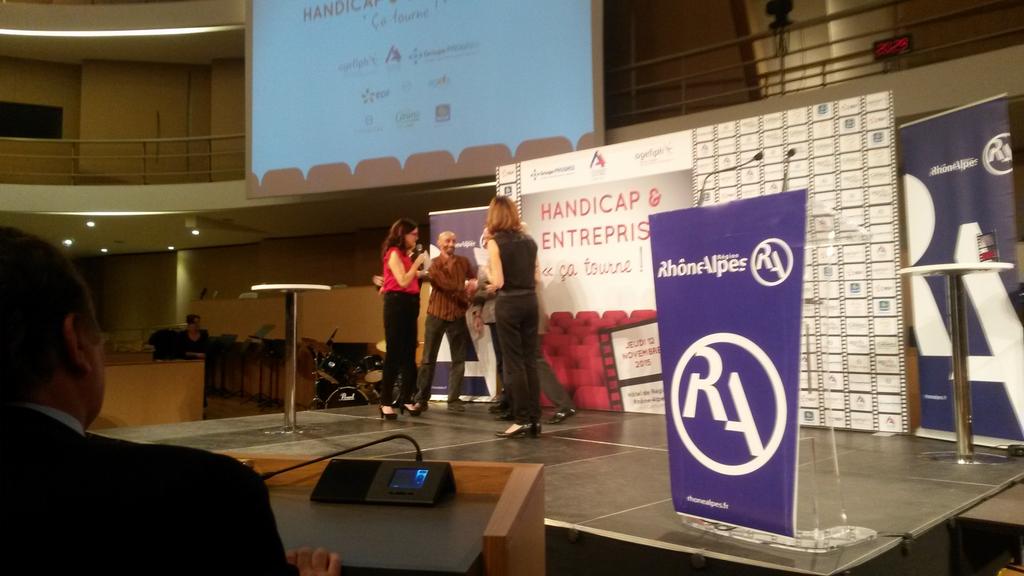 Agefiph_'s tweet photo. La palme nouveaux #métiers, nouveaux horizons remportée par Philippe Bonnefoy #he2015 @SoireeHandicapE #emploi https://t.co/XCsNLqsVjg