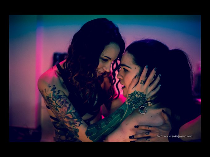 Hoy, 22h hablamos de #GenerosDelPorno en @miliunanits con @PaquitoGisbert #BDSM #Fetish #Porno #Pleasure<a href="/tag/generosdelporno"class="tags">#GenerosDelPorno</a><a class="tags" target="_blank" title="On Twitter" href="/?out=eyJ0eXAiOiJKV1QiLCJhbGciOiJIUzUxMiJ9.eyJpYXQiOjE3MjM1MzQ2NzEsImlzcyI6InR3cG9ybnN0YXJzLmNvbSIsIm5iZiI6MTcyMzUzNDY3MSwiZXhwIjoxNzU1MDcwNjcxLCJyZWRpcmVjdF91cmwiOiJodHRwczovL3R3aXR0ZXIuY29tL21pbGl1bmFuaXRzIn0.42Y72BkJlo7cib0M6ULuG51Ak3LMq87bKp2G3zn1heto_45dJdfOpCK7vmIkHAwbTCJQkvBmVMPDPA9rR-aSzA">@miliunanits</a><a href="/tag/bdsm"class="tags"><span>#bdsm</span></a><a href="/tag/sex"class="tags"><span>#sex</span></a><a href="/tag/fetish"class="tags"><span>#fetish</span></a><a href="/tag/porno"class="tags"><span>#porno</span></a><a href="/tag/pleasure"class="tags"><span>#pleasure</span></a><a href="/tag/pain"class="tags"><span>#pain</span></a>