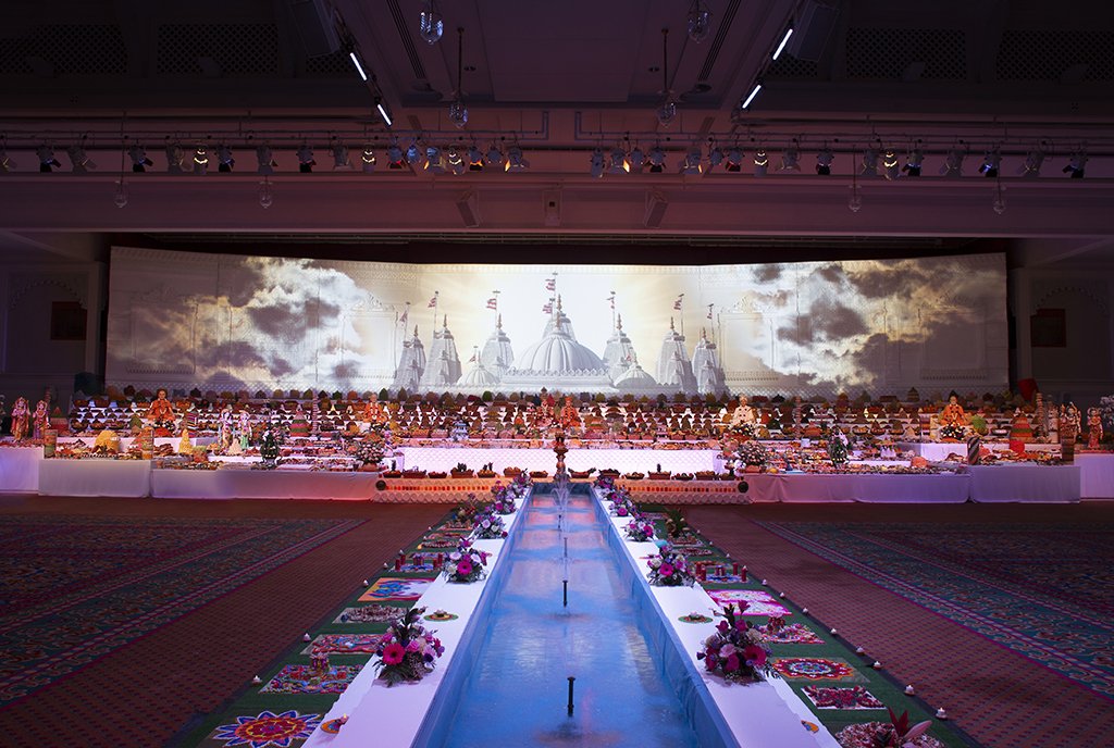 NeasdenTemple's tweet image. There’s still time to visit us and see the magnificent #Hindu New Year #Annakut. Last arti at 9pm #neasdendiwali