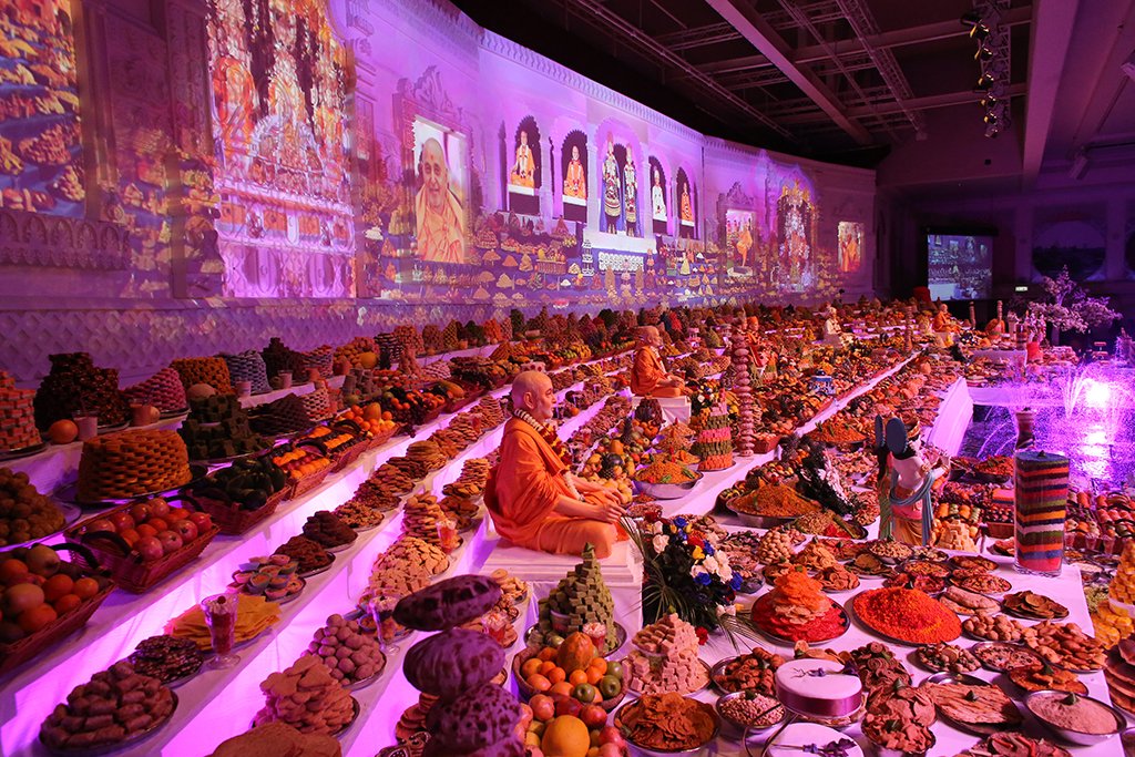 NeasdenTemple's tweet image. There’s still time to visit us and see the magnificent #Hindu New Year #Annakut. Last arti at 9pm #neasdendiwali