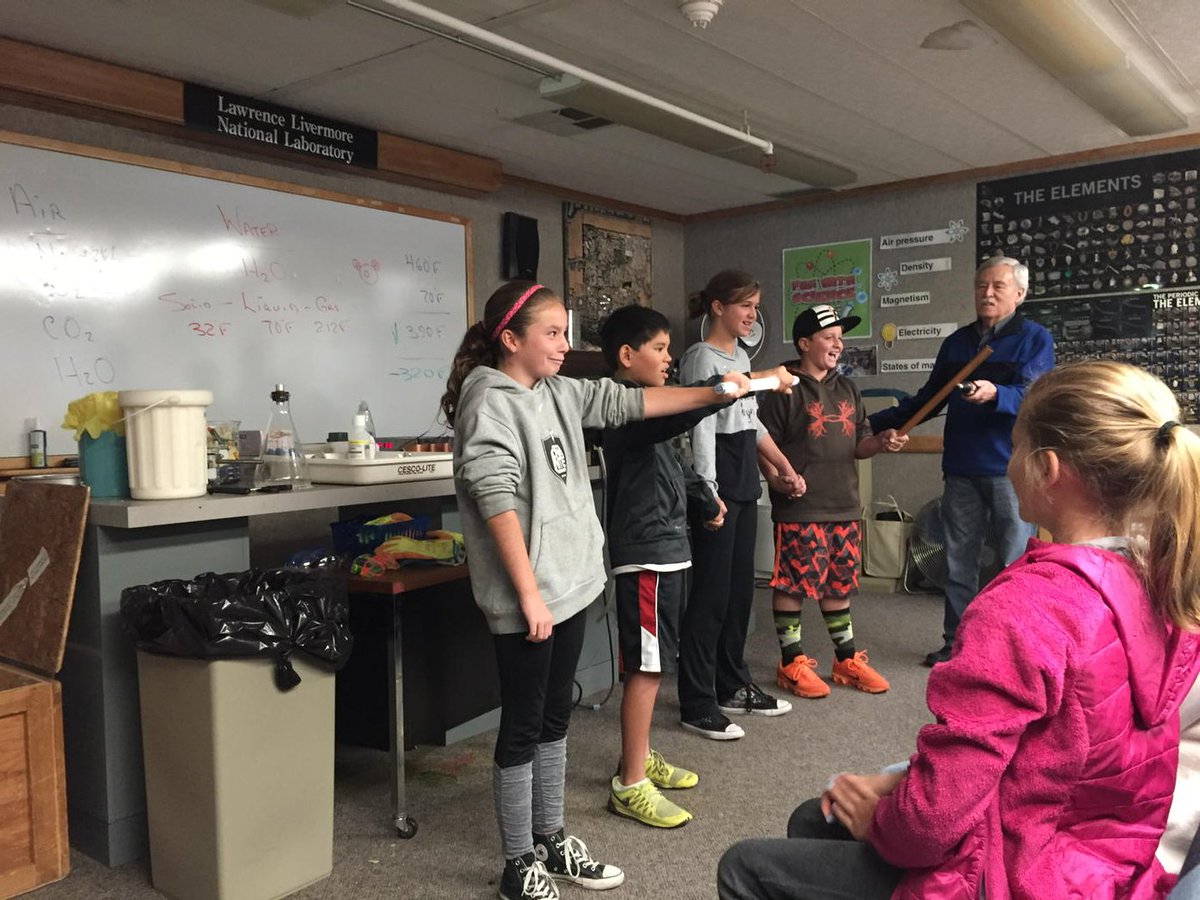 5th graders can conduct electricity! #room1 Livermore Labs Discovery Center
