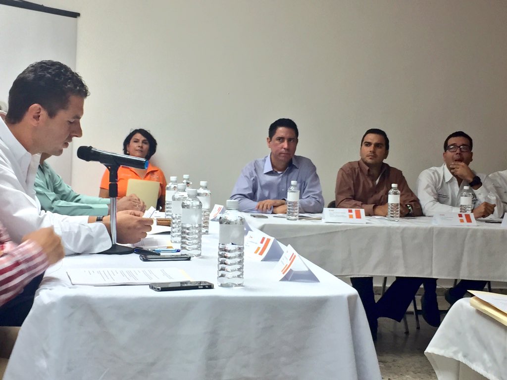 regpan_hillo's tweet photo. El Regidor @CESARRRASCON en sesión de Consejo Directivo del Instituto del Deporte de Hermosillo #EstamosTrabajando https://t.co/ihb6oA2WOd