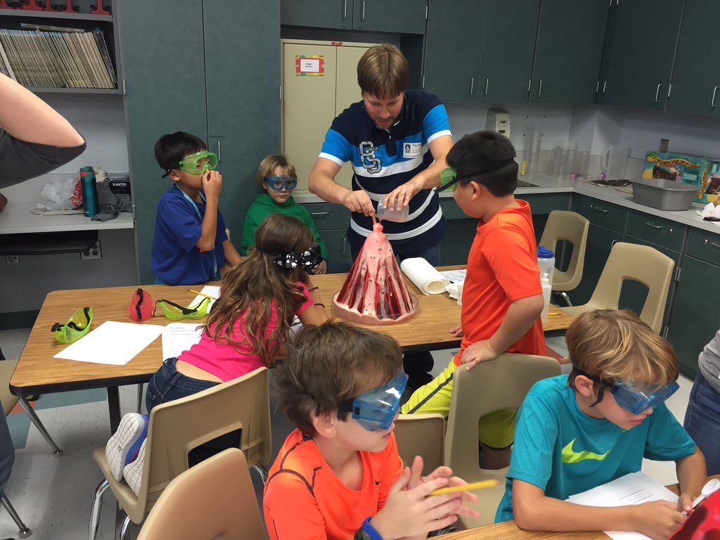 harty0506's tweet photo. Exciting times for the PM class at Hands on Science @RAEinKaty #rae3rd https://t.co/AQXqobpA46